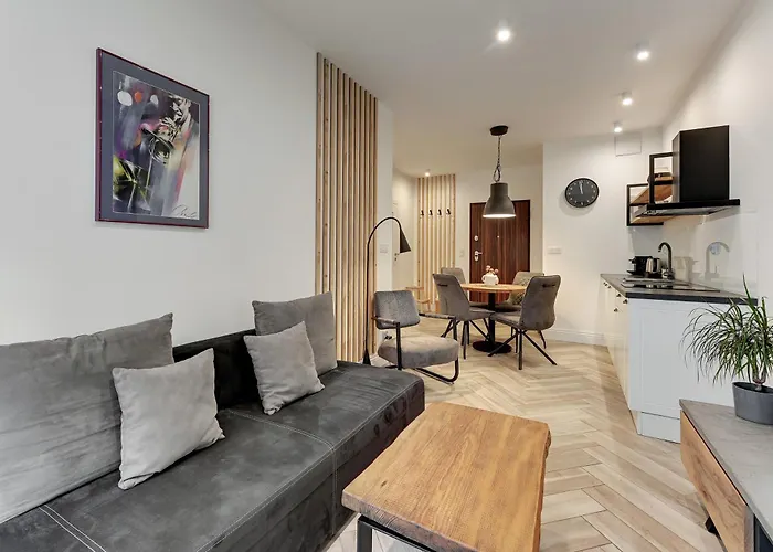 Aura III Apartments & Free Parking By Downtown Apartments