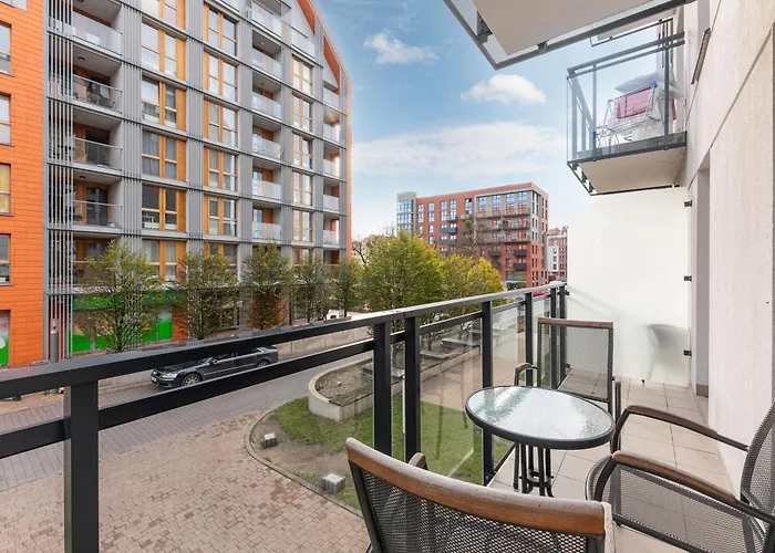 Aura III Apartments & Free Parking By Downtown Apartments