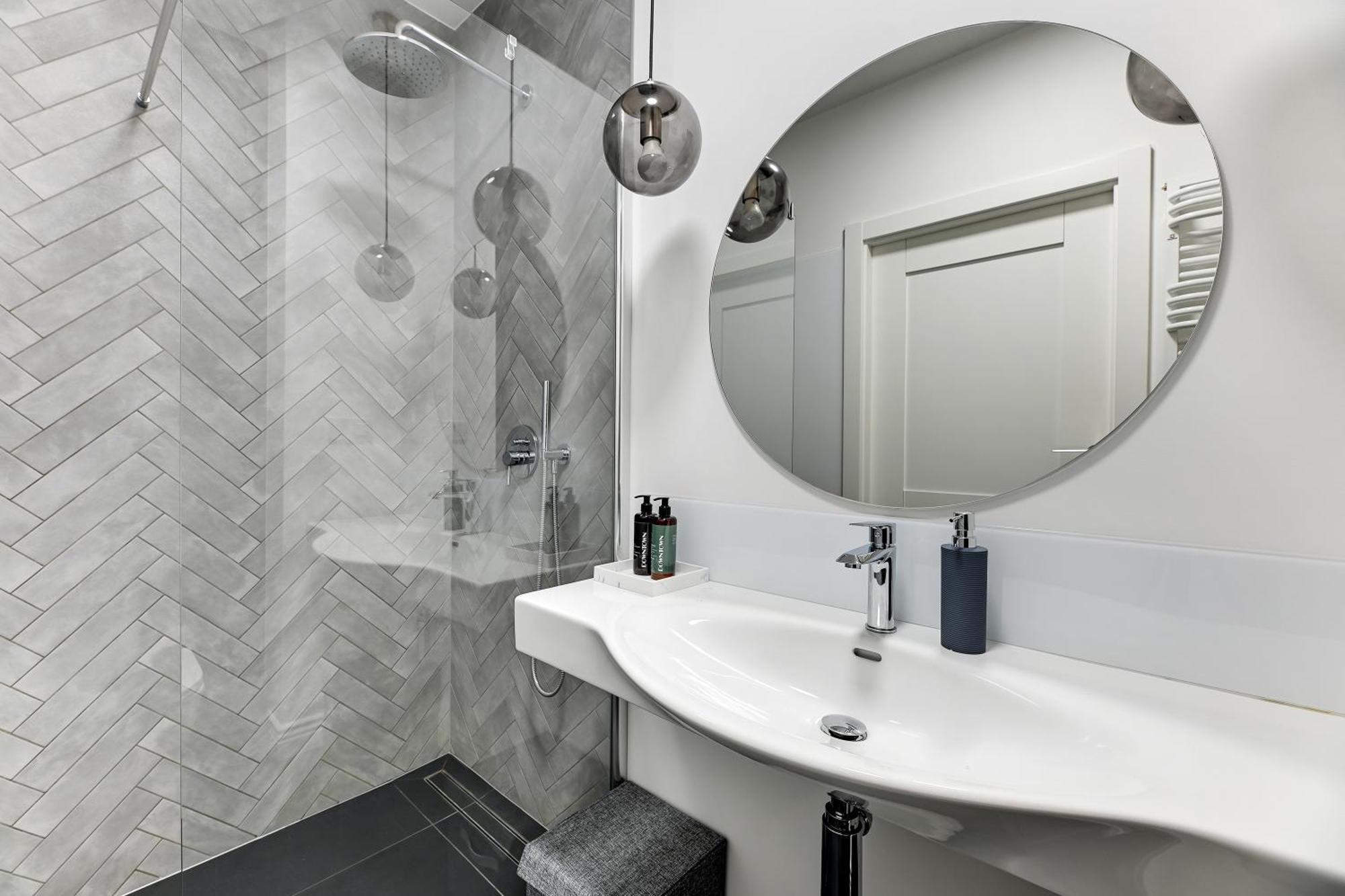 Aura Iii & Free Parking By Downtown Apartmán *